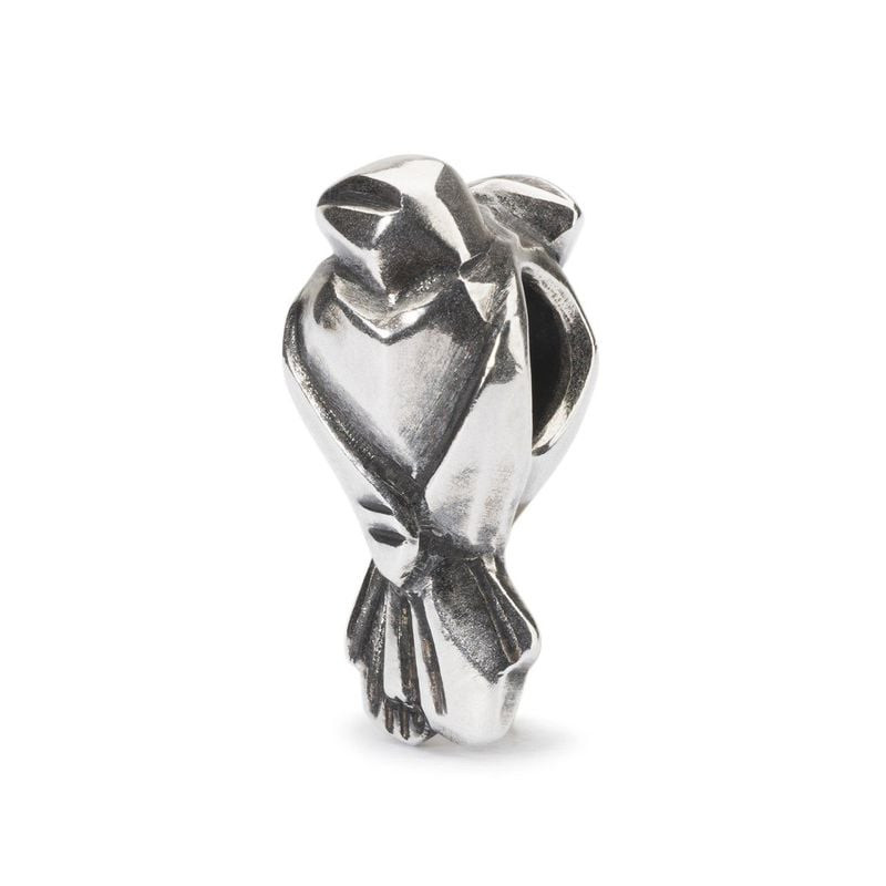 Packshot de la Perle Trollbeads Tourtereaux Argenté, breloque en argent 925 avec deux oiseaux.