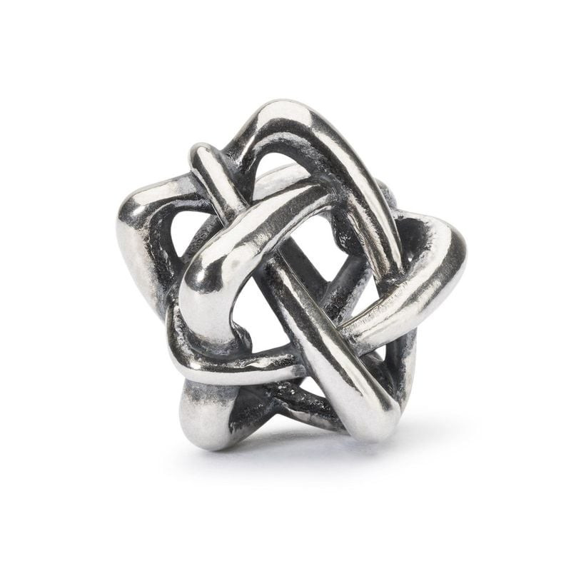 Perle Trollbeads Come Together en argent sterling avec nœud de cœurs entrelacés sur fond blanc