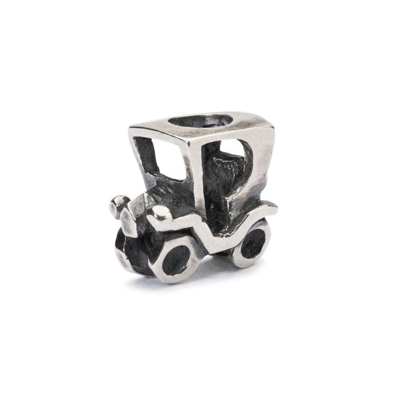 Perle Trollbeads Automobile en argent sterling représentant une voiture vintage stylisée, vue de fac