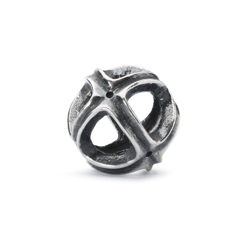 Charm Trollbeads Débout ensemble en argent avec boucles entrelacées ajourées et détails oxydés, isol