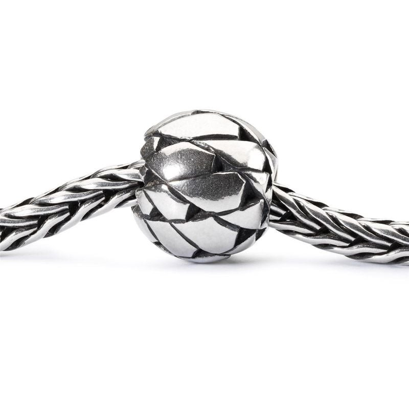 Charm Trollbeads Cœur d'artichaut en argent sur bracelet à chaîne en argent tressé