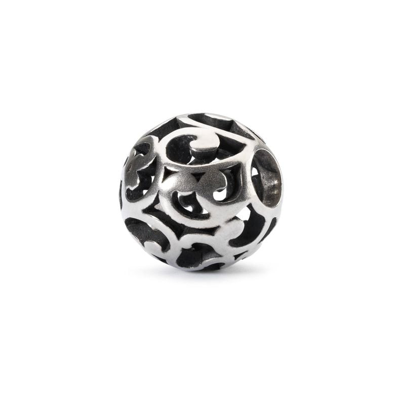 Breloque sphérique Trollbeads Doux Vent du Changement en argent sterling avec motif ajouré de volute