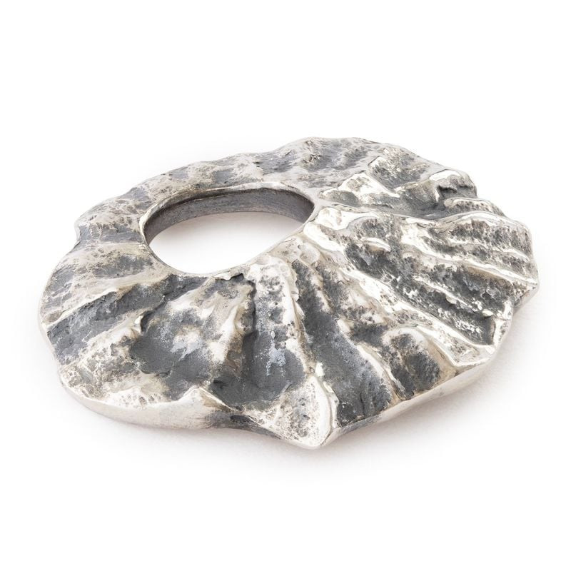 Revers de la perle coquille d'huître en argent Trollbeads Refuge des Perles, détail oxydé finement t