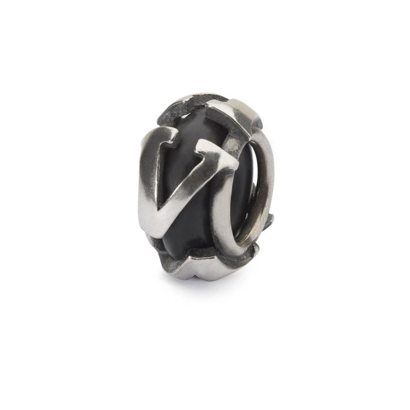 Espaceur V Trollbeads en argent sterling, perle stop avec lettre V et fond oxydé foncé, packshot pro