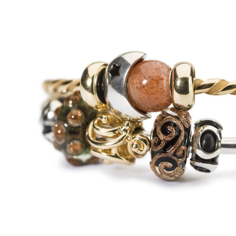 Perle Lune et étoiles en argent, perle lunaire stylisée sur un bracelet avec charms Trollbeads en or