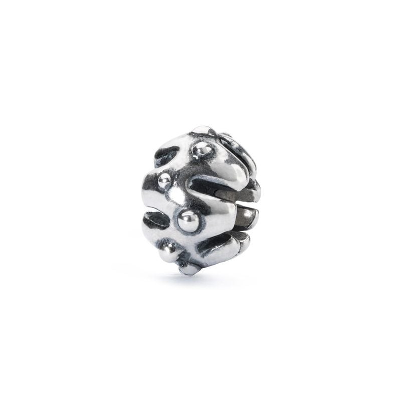 Décoration de citrouille Trollbeads, perle de charme en argent sterling sur fond blanc