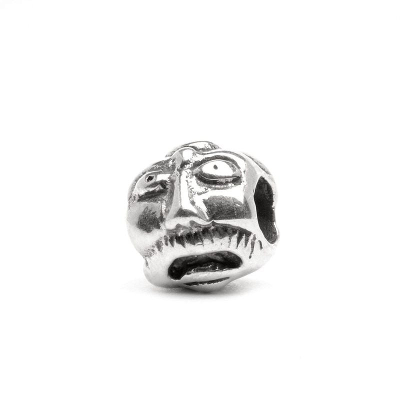 Gros plan sur la perle Trollbeads Visages montrant un visage en colère aux yeux enfoncés de profil