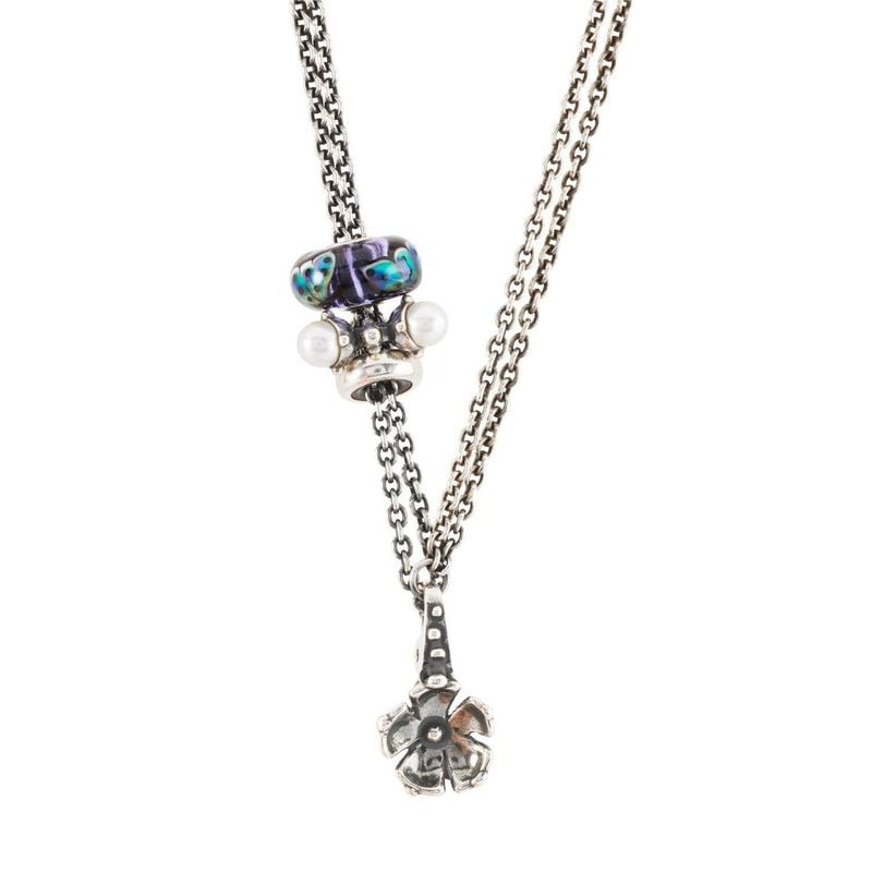 Le charm TROLLBEADS PERLE FLEURS intégré à un collier