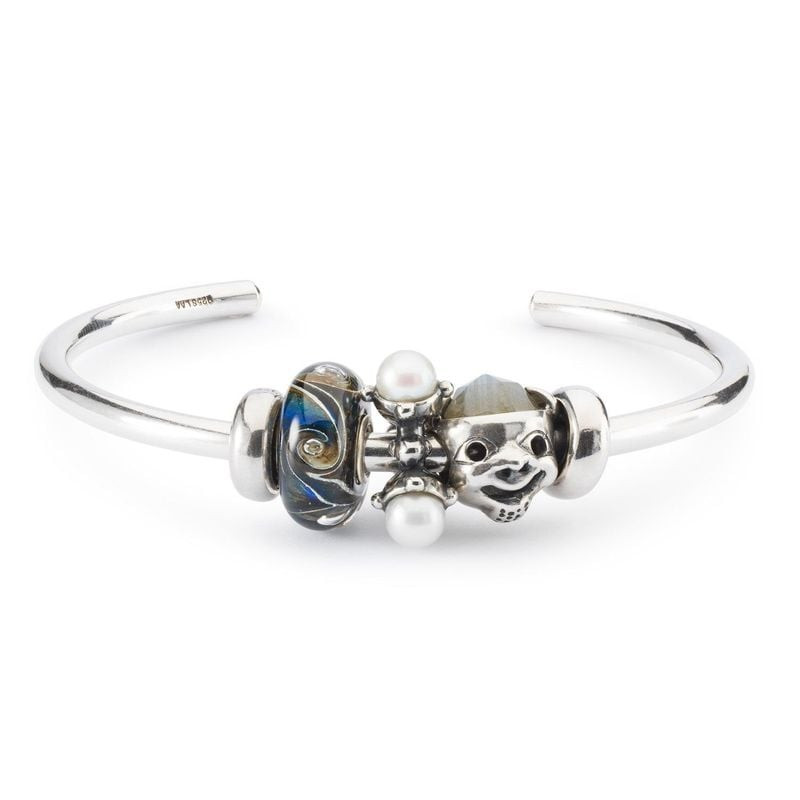 Le charm TROLLBEADS PERLE FLEURS intégré à un bracelet composé de perles variées