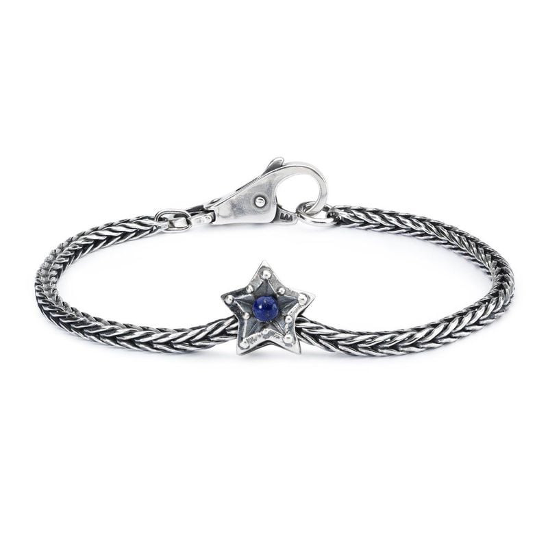 Perle Trollbeads Étoile de la Force Argenté Bleu, argent 925 et lapis-lazuli, mise en scène dans une