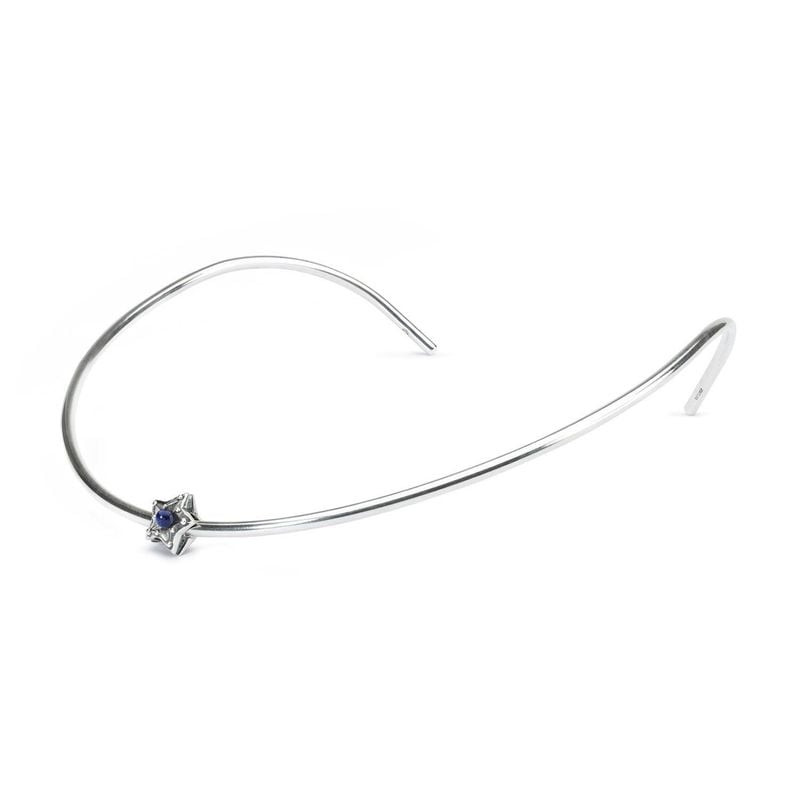 Perle Trollbeads Étoile de la Force Argenté Bleu sur un bracelet, mettant en valeur le lapis-lazuli 