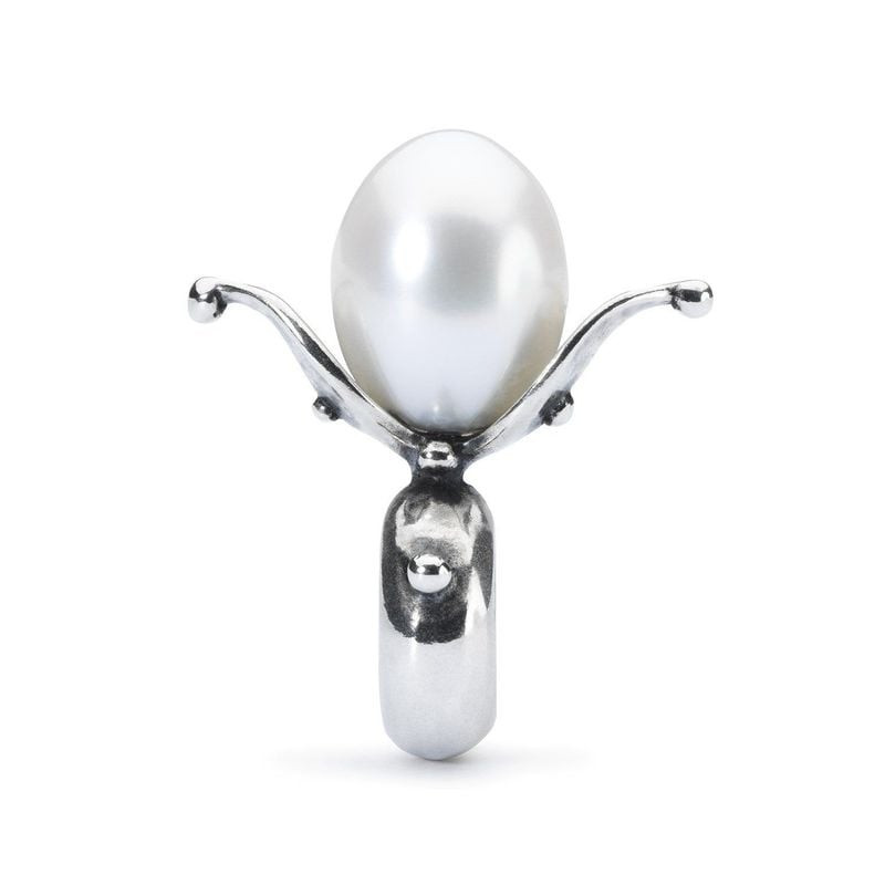 Vue de profil de l'arrêtoir TROLLBEADS Perle fleurie, mettant en valeur sa base argentée et son sert