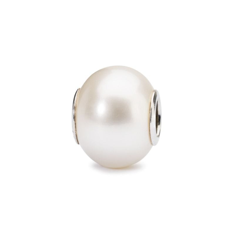 Packshot de la Perle Trollbeads Ronde Perle de Culture Blanche, charm en argent 925 avec perle d'eau