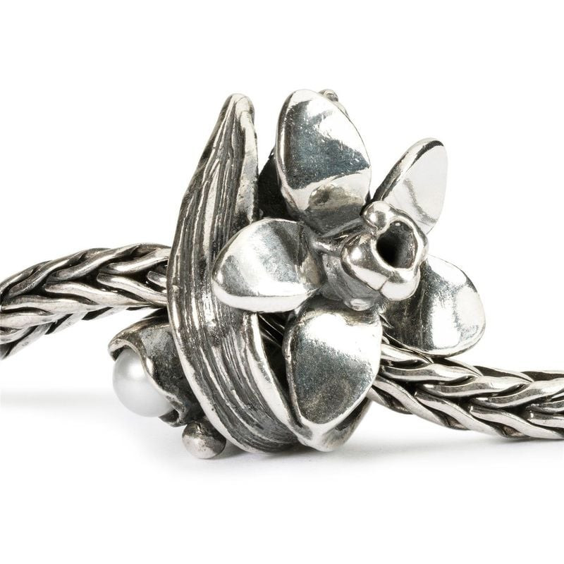 Détail de la perle Trollbeads Fleurs de naissance Narcisse Argenté en argent sterling 925 avec perle