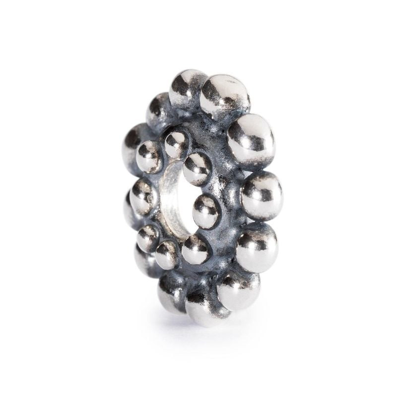 Breloque Trollbeads Fleur de Lotus Argenté, perle en argent sterling 925, packshot sur fond neutre