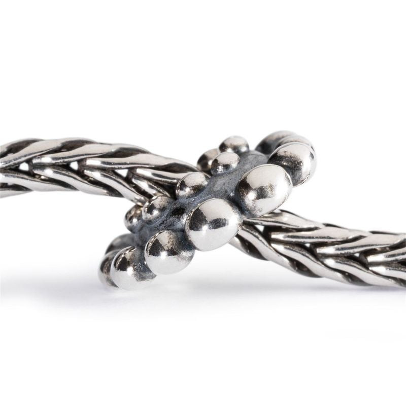 Breloque Trollbeads Fleur de Lotus Argenté en argent sterling 925, détail des pétales de lotus.