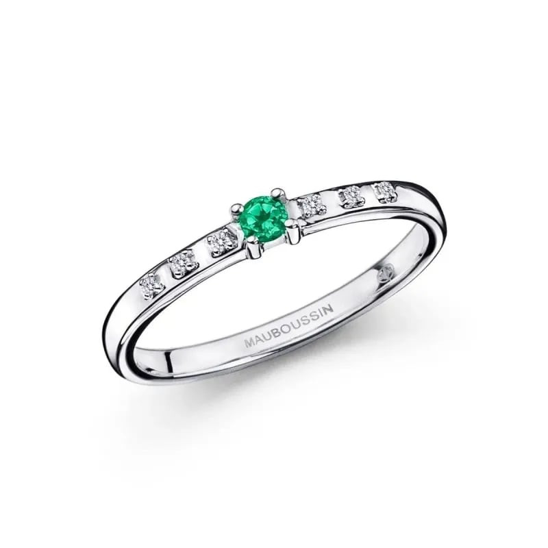 Bague Mauboussin Emotion en platine avec émeraude verte ronde centrale et diamants sertis sur l'anne