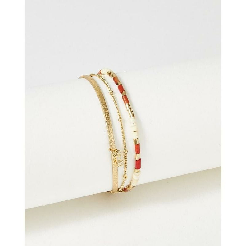 Bijou FlowersforZoé Appoline sur présentoir blanc : lanière en cuir doré, fine chaîne dorée et rang 