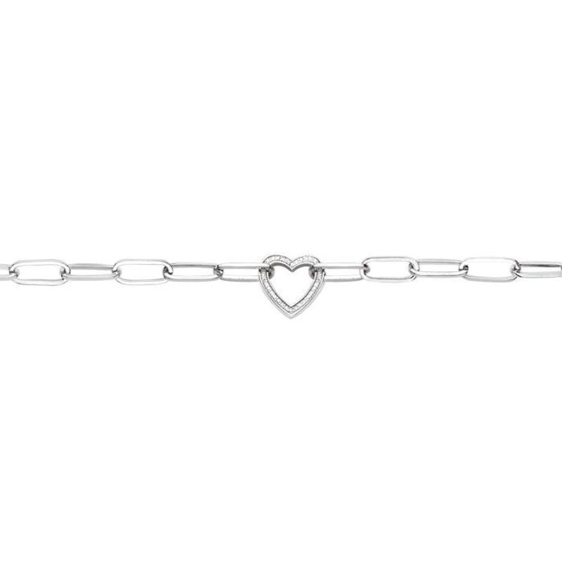 Bracelet en argent rhodié à maillons rectangulaires et cœur ouvert serti de cristaux, présenté à pla