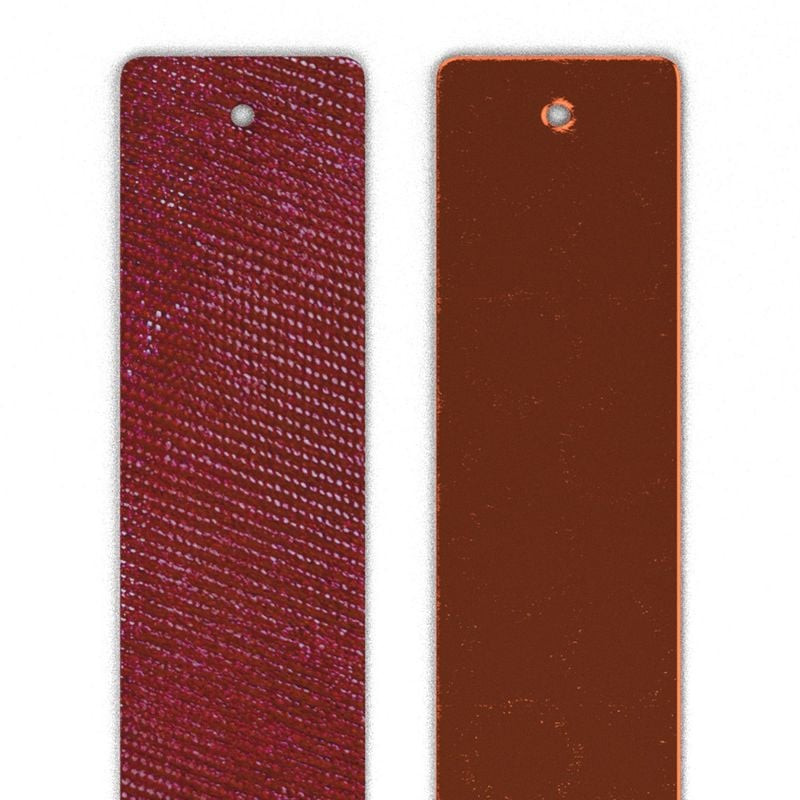 Gros plan sur le cuir manchette Les Georgettes 25 mm : texture rouge lurex tissée et revers orange m