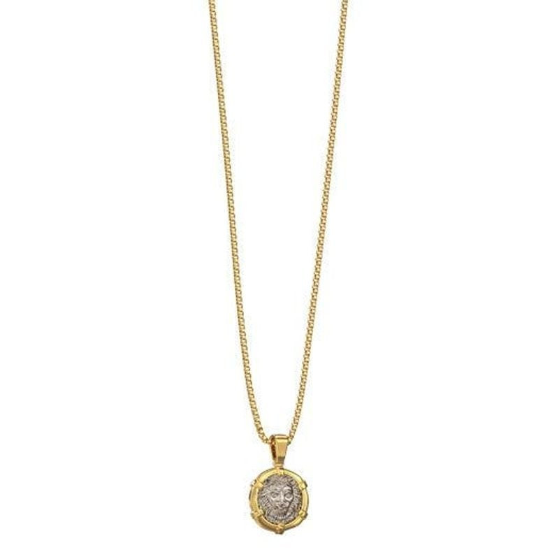 Collier GUESS BIJOU HOMME LION LEGACY en acier inoxydable doré avec pendentif tête de lion argenté.