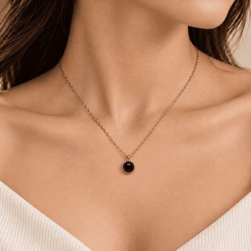 Collier Amporelle acier doré et agate noire